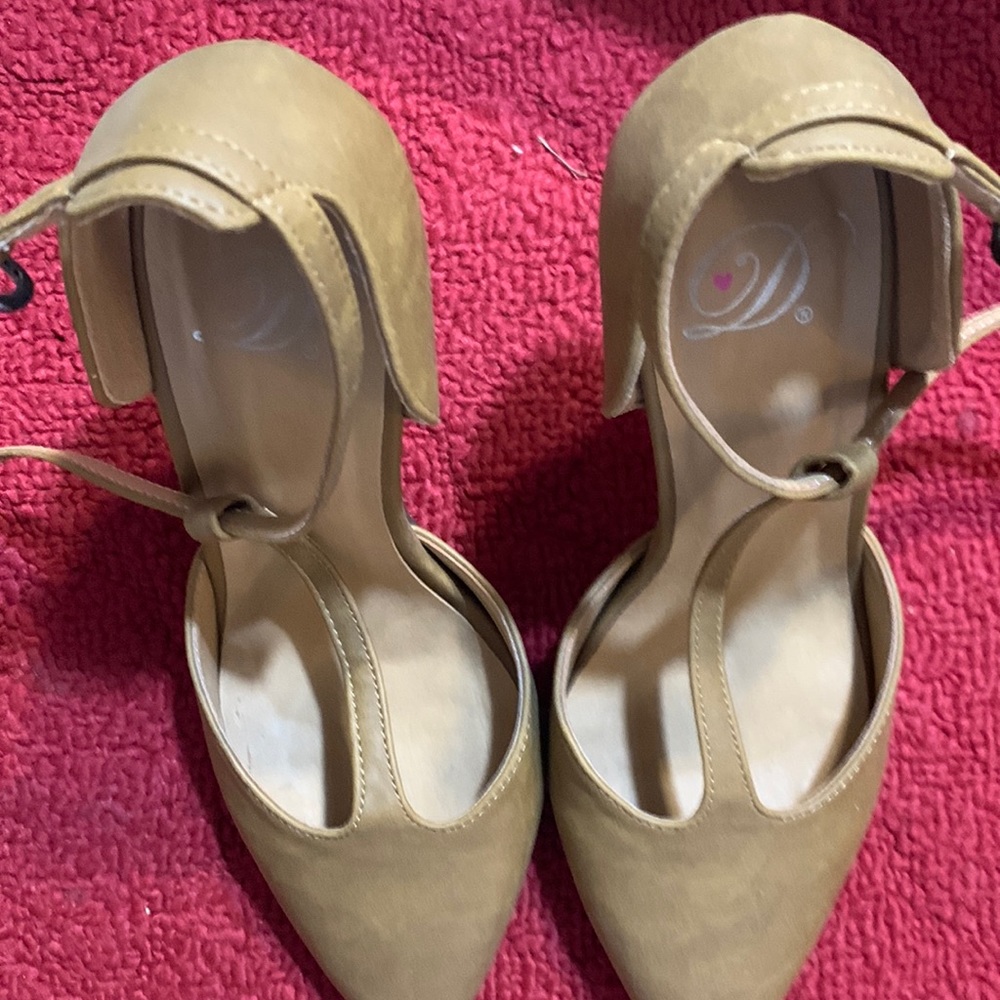 Tan T strap heels size 6.